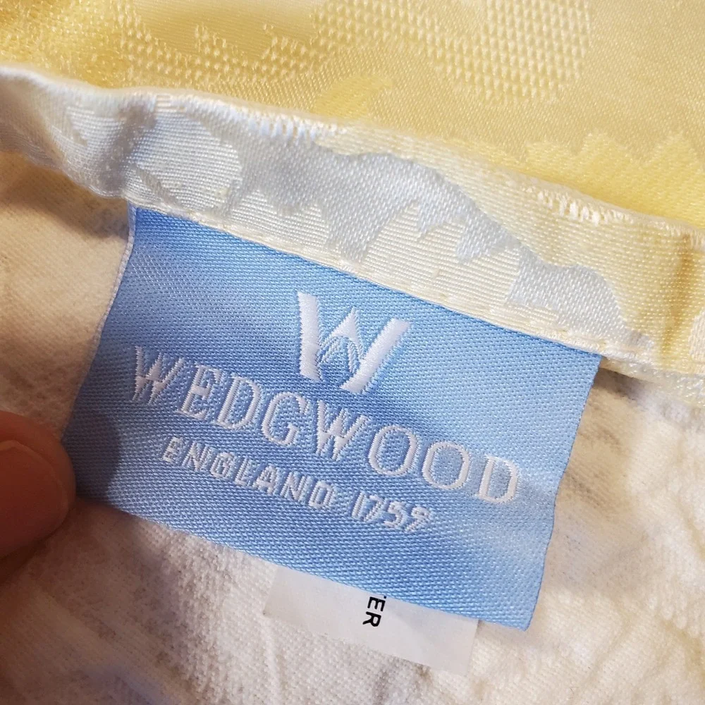 Wedgwood Formal Traditions Yellow Damask‎ Rectangle Tablecloth 60